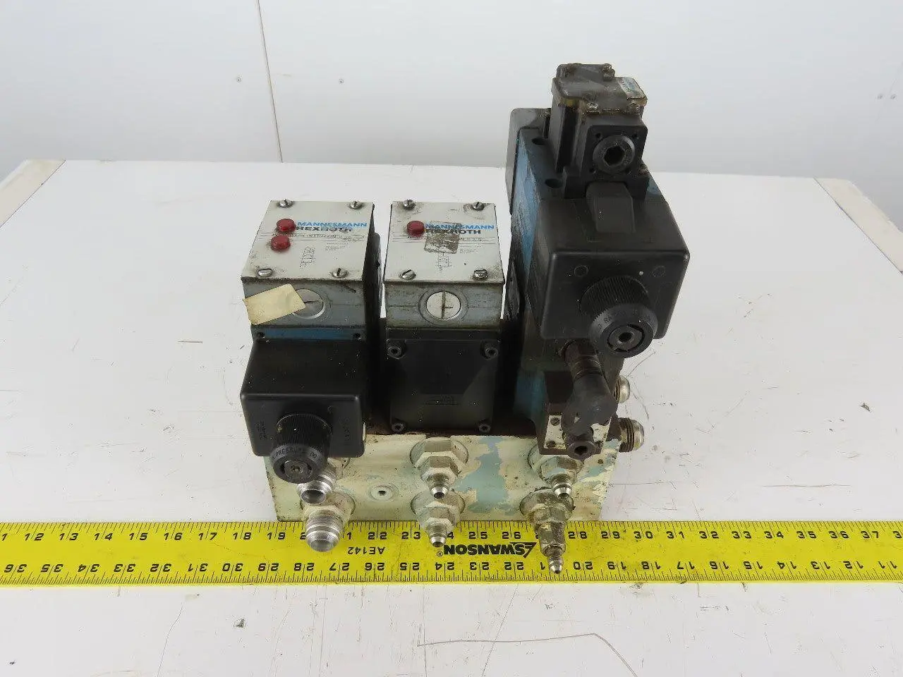 Rexroth 4WE10D31/0FCW110N9DAL 4/2 Way Hydraulic Regulated Valve Assembly 120V