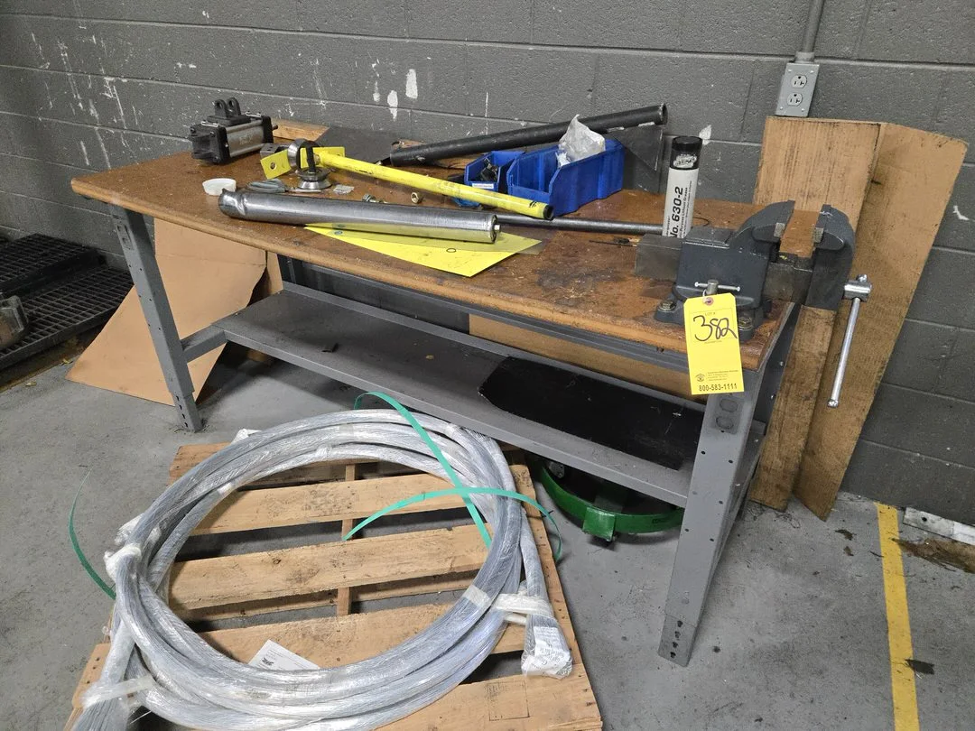 Work Bench w/ Vise