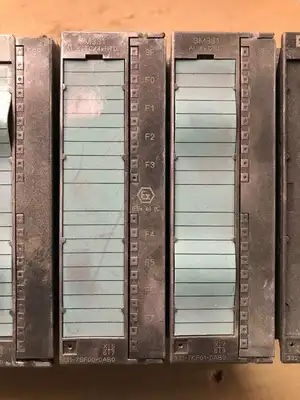 Siemens SIMATIC ET-200M PLC Interface Module 153-1AA02-0XB0 w/ 8 Modules / Rack