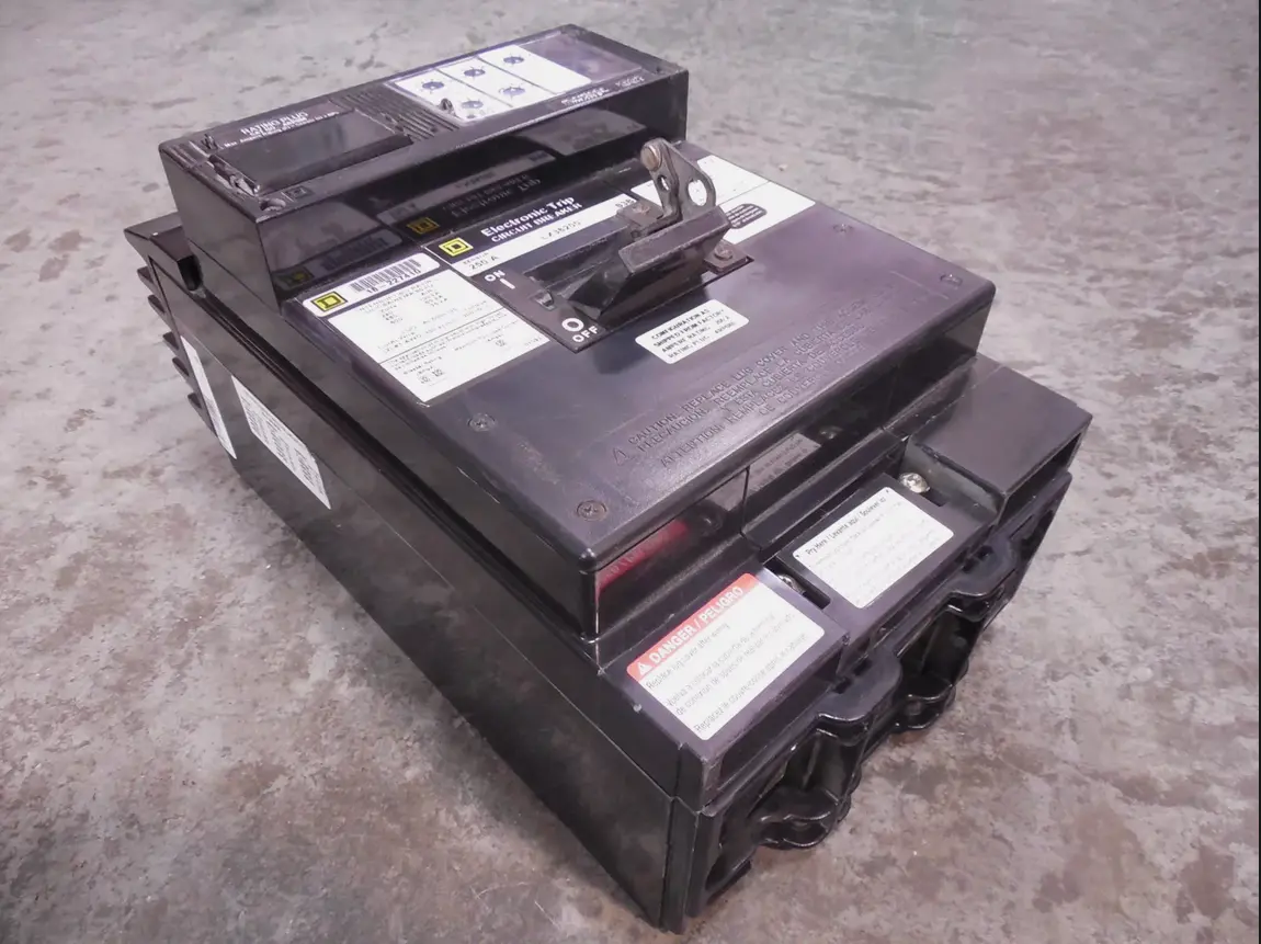 Square D LX36200 Electronic Trip Circuit Breaker 200A 600VAC no Rating Plug Used