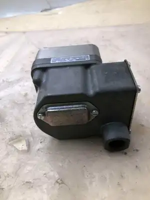 Barksdale DPD2T-M18SS Pressure or Vacuum Actuated Switch 60PSI 250VDC 480VAC
