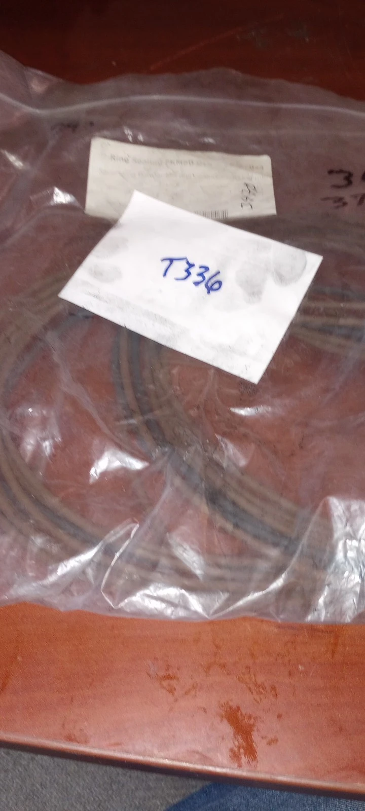 LOT OF 8  2.70X4 O-RING SEALING FKM80 DIN -270.X4