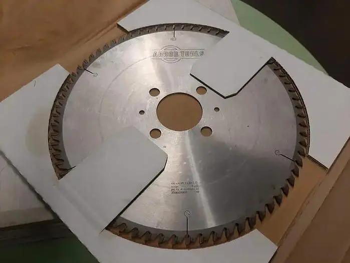 NEW ULTIMA CARBIDE TIPPED SAW BLADES