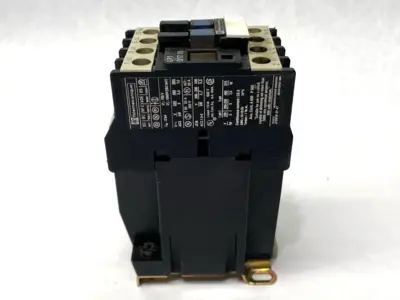 USED TELEMECANIQUE CONTACTOR 3-PHASE 600V 25A METAL DIN LATCH