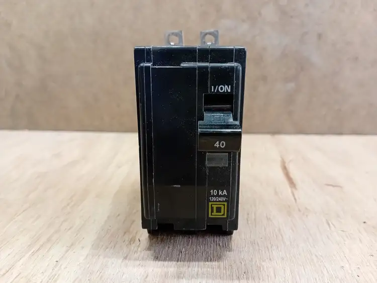 Used SQUARE D QOB240 Switchgears British Columbia CA | Lenmark #1438404