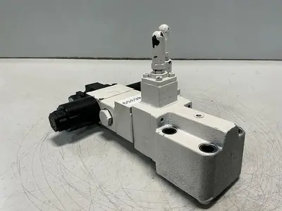USED TOKIMEC DG4VS-3-0C-M-P7-H-7-P12-52