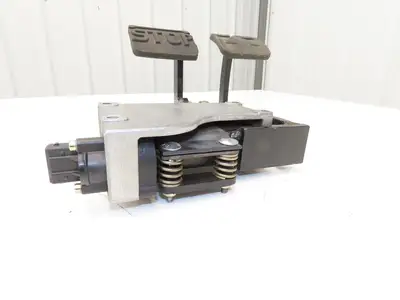 Linde Forklift Brake & Accelerator Pedal W/Potentiometer Removed From E20C