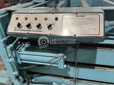 USED 1992 INTERNATIONAL BALER IB-1290 CLOSED DOOR HORIZONTAL