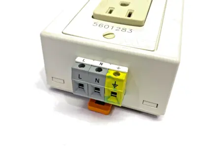 USED PHOENIX CONTACT RAIL-MOUNTED UTILITY OUTLET