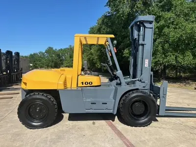USED 2010 TCM FD100-2