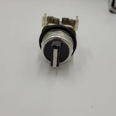 Used ALLEN BRADLEY ALLEN-BRADLEY 800T-J5KE7 SELECTOR SWITCH Switch Parts | ND Industrial Surplus #1221558