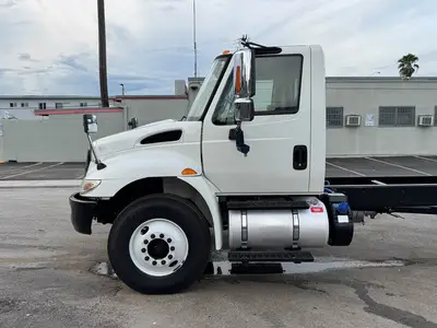 Used 2018 INTERNATIONAL DURASTAR 4300 Cab Chassis trucks Florida US | Truck and Van Outlet #1509142