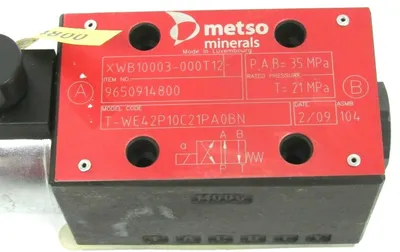 NEW METSO MOOG XWB10003-000T12 T-WE42P10C21PA0BN 9650914800 VALVE XWB10003000T12