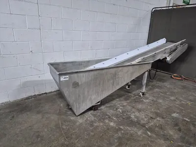 Incline Conveyor with Dump Tank