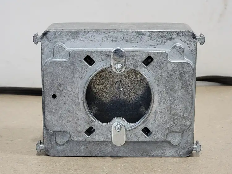 Used WIREMOLD 4220 Cable & Wire British Columbia CA | Lenmark #252921