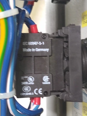 USED Rittal EMERGENCY STOP- RAIL CLAMP INSIDE INLET SIDE & RAIL CLAMP OUTFLOW