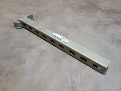 NEW THOMAS & BETTS S25618