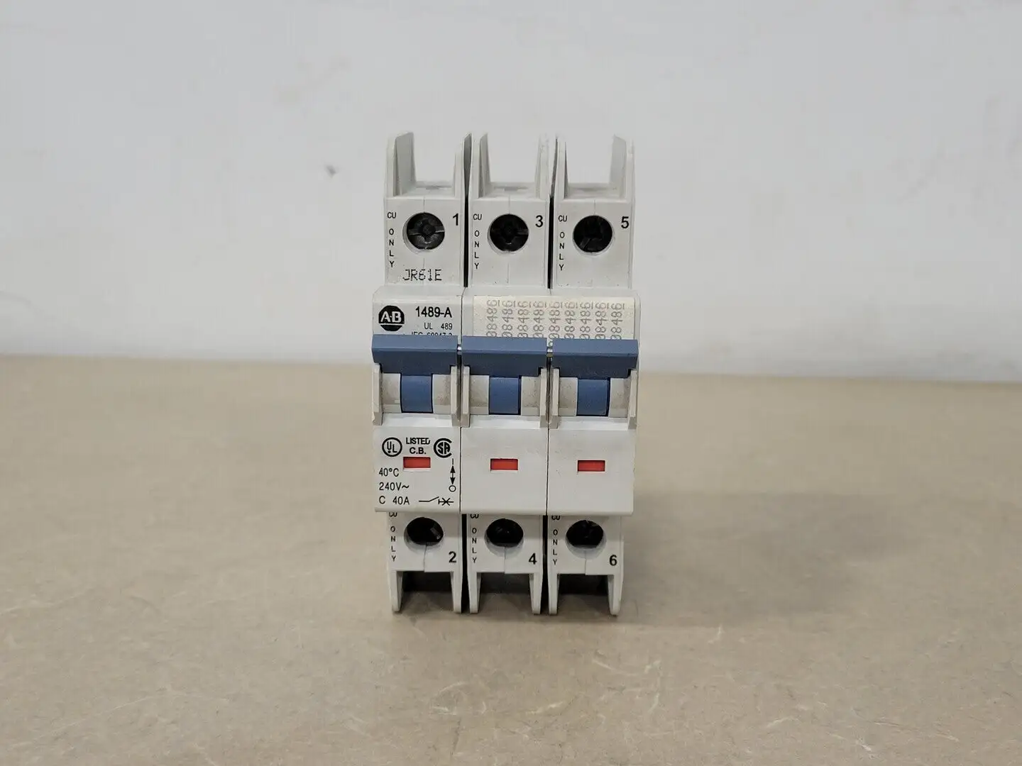Used ALLEN-BRADLEY 1489-A3C400 Switchgears British Columbia CA | Lenmark #239236