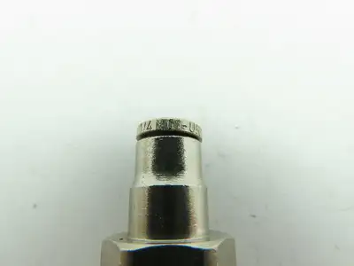 Norgren Pneufit Female Push-to-Connect Fitting 1/4" Tube 1/4" NPT  LOT OF 30