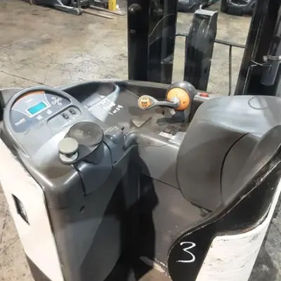 USED 2016 CROWN RR5725-45