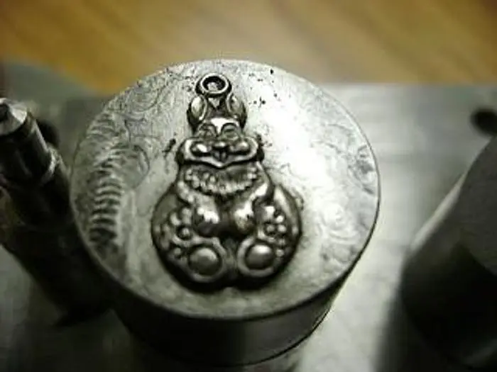 1952-390 STAMPING PRESS TOOL & DIE SET TO MAKE RABBIT FINDING