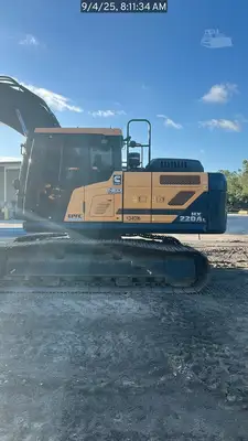 Used 2024 HYUNDAI HX220AL Crawler Excavators Florida US | National Equipment Dealers #1422313
