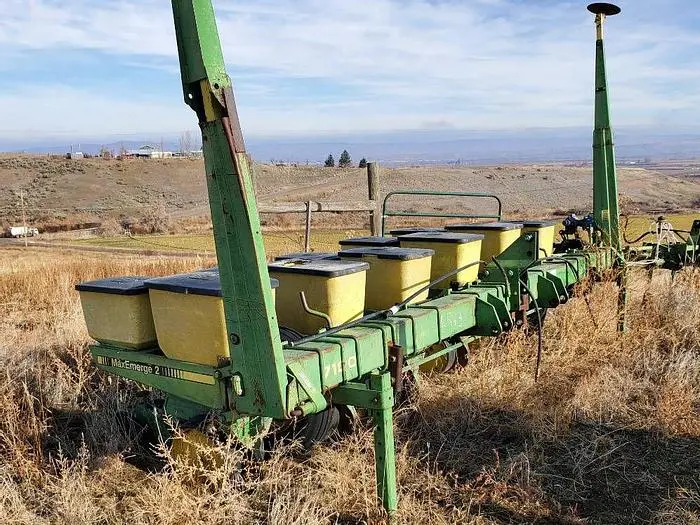 Used JOHN DEERE 7100 MAXEMERGE 2 Planters Oregon US | Berry Machinery #911068