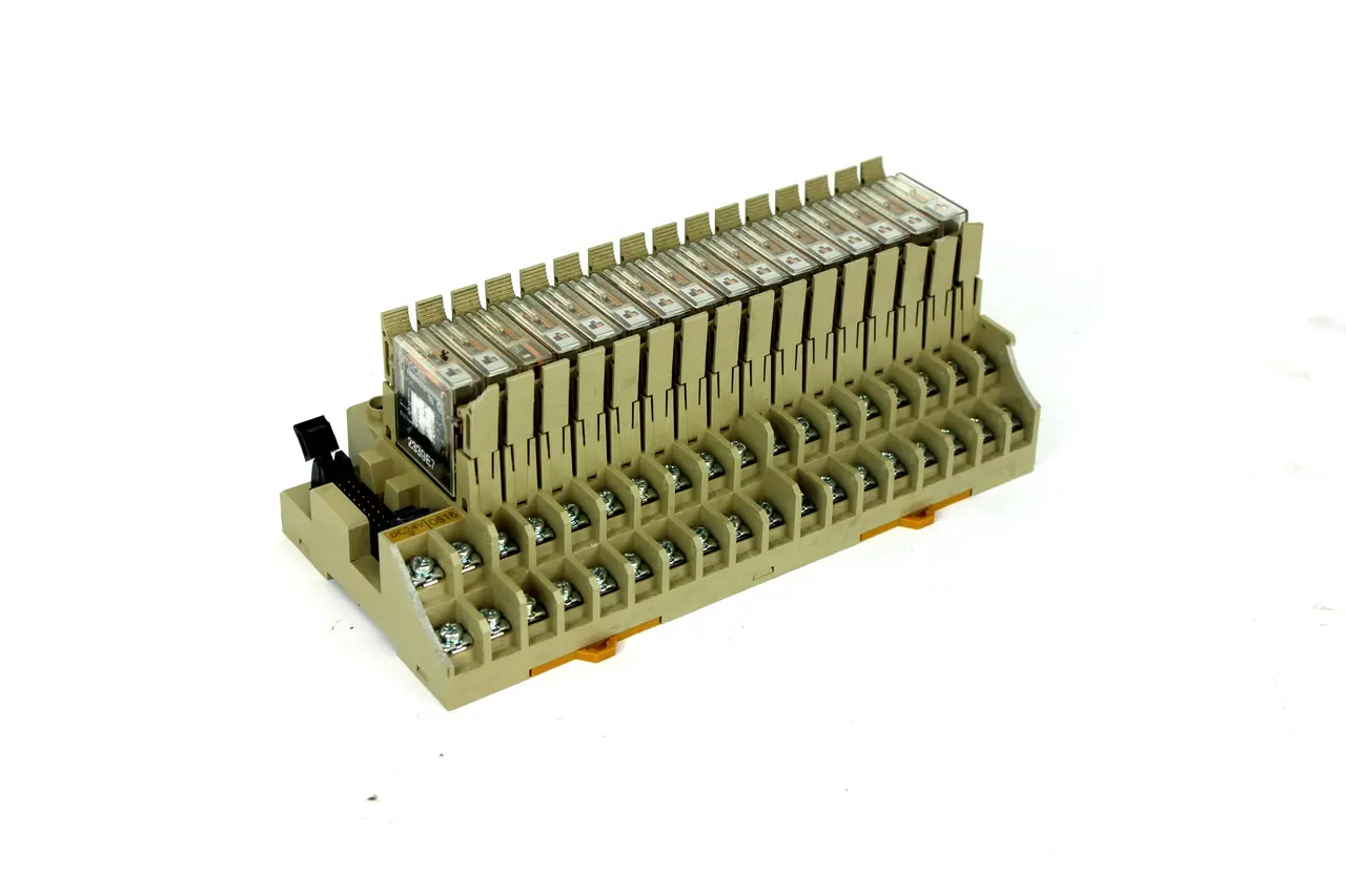USED OMRON G7TC-OC16