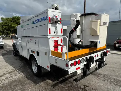 Used 2017 VERSALIFT SST40EIH-02 Bucket (boom) trucks Florida US | Truck and Van Outlet #1509170