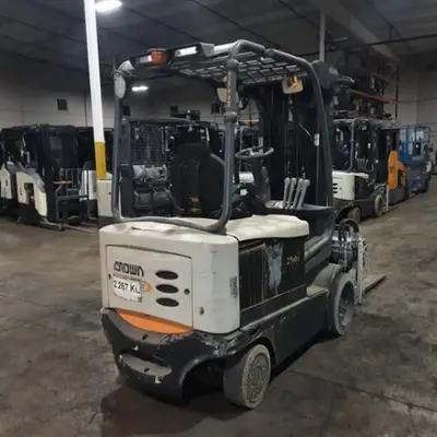 USED 2019 CROWN FC5245-50