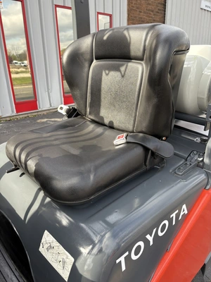 USED 2011 TOYOTA 8FGCSU20