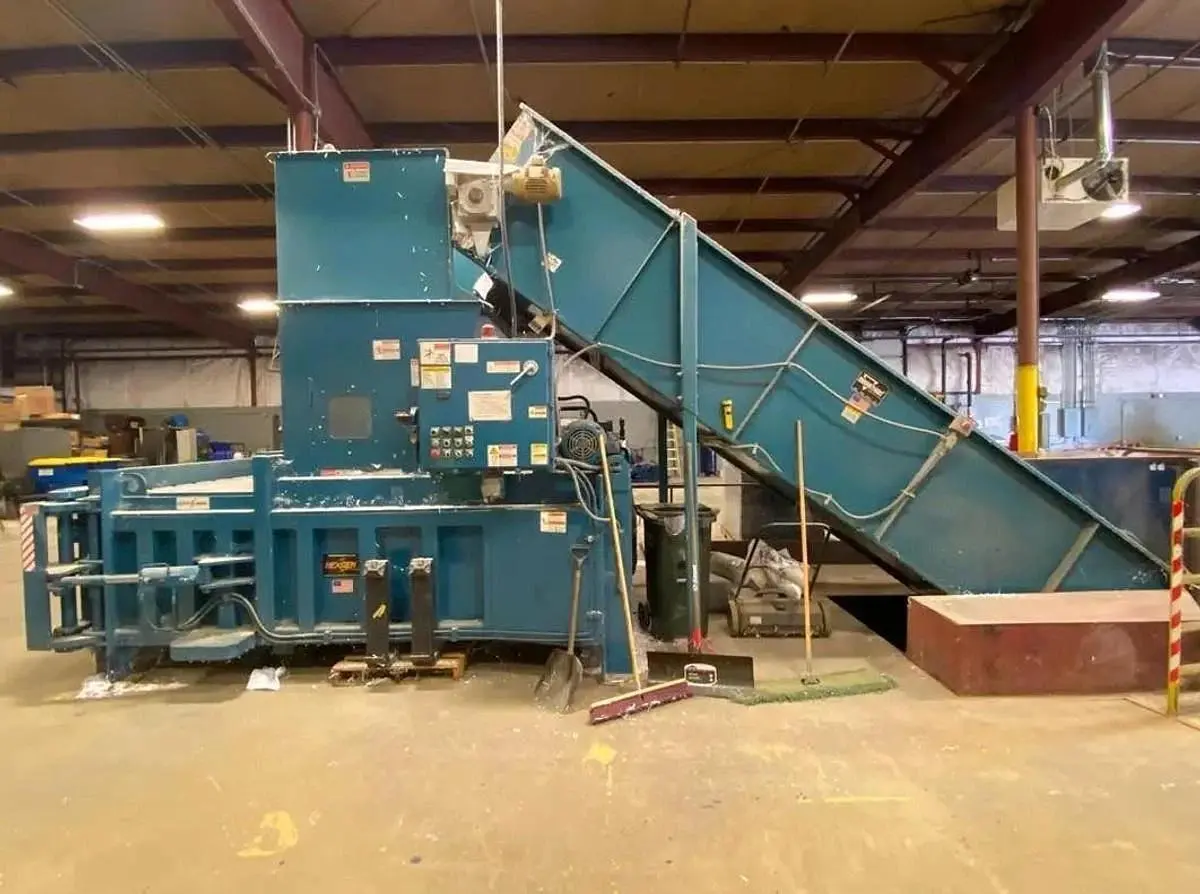 NEXGEN GEMINI-XTREME CLOSED DOOR HORIZONTAL BALER W/ CONVEYOR MANUFACTURED 2012