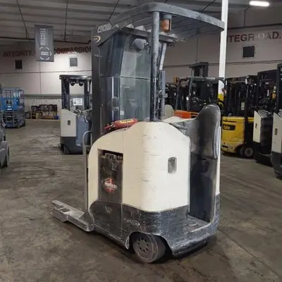 USED 2016 CROWN RR5725-45
