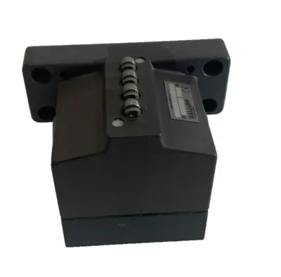 NEW BALLUFF BNS 819-D04-R12-62-10-FE LIMIT SWITCH 130637 BNS819D04R126210FE