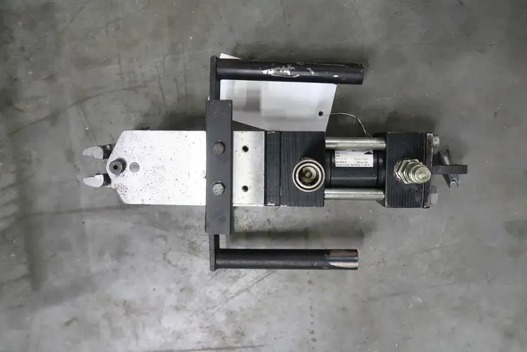 Used SKEANS 4Z636 Parts (Hydraulics and Pneumatics) British Columbia CA | Lenmark #266200