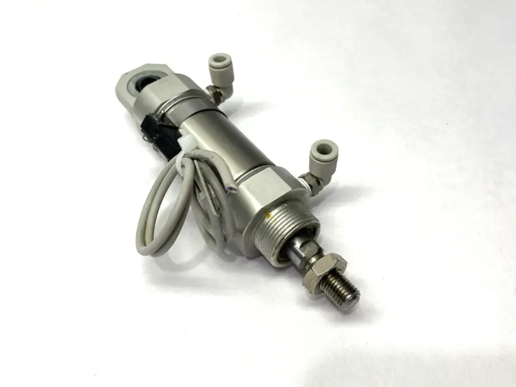 Used SMC CM2E32-DCG3181G-25 Pneumatic Cylinders | Maverick Industrial Sales #1107010