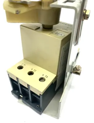 USED SIEMENS CIRCUIT BREAKER W/ MOUNTING BRACKET FLIP SWITCH