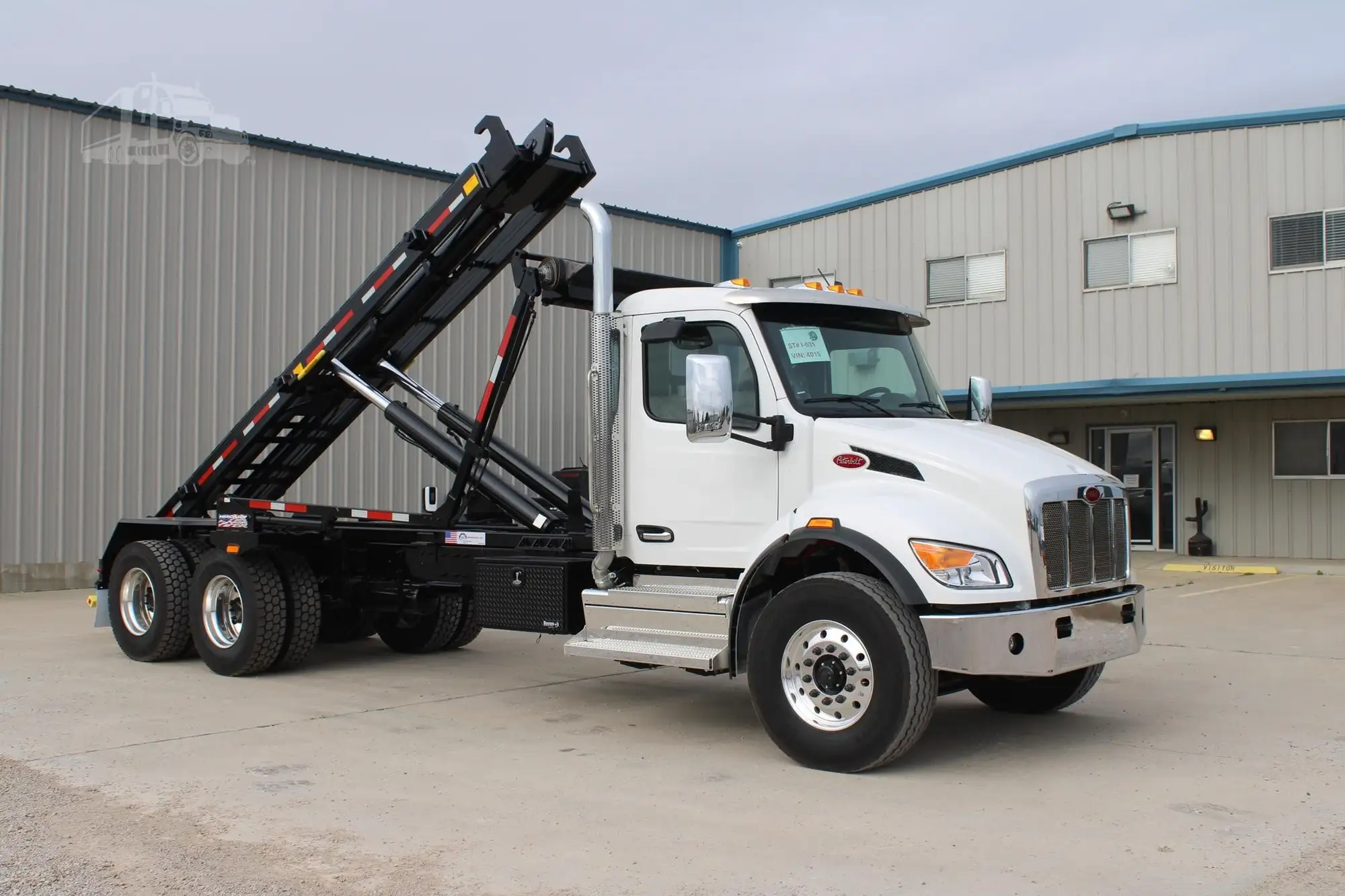 New | in-Stock 2027 PETERBILT 548 Rolloff Trucks Texas US | Roll Off Truck World #1492000