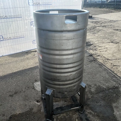 195 L S/S Vertical Pressure Vessel 7 Bar