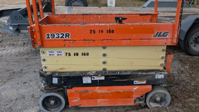 USED 2017 JLG 1932R