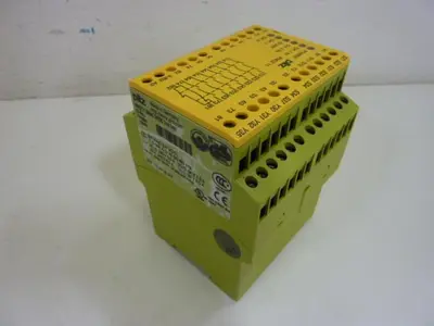 USED PILZ PNOZ1124VAC24VDC7N/O1N/C