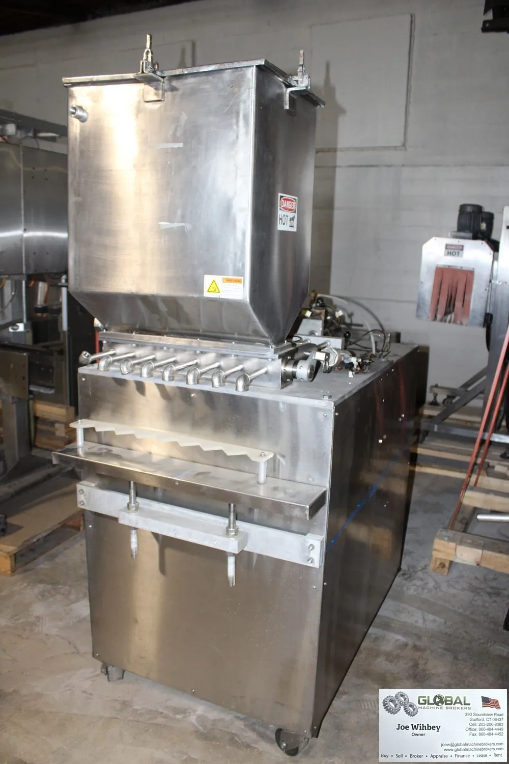 Geyer Fillmaster 5000/8 Semi-Automatic 8 Piston Inline Filler 30gal Hopper