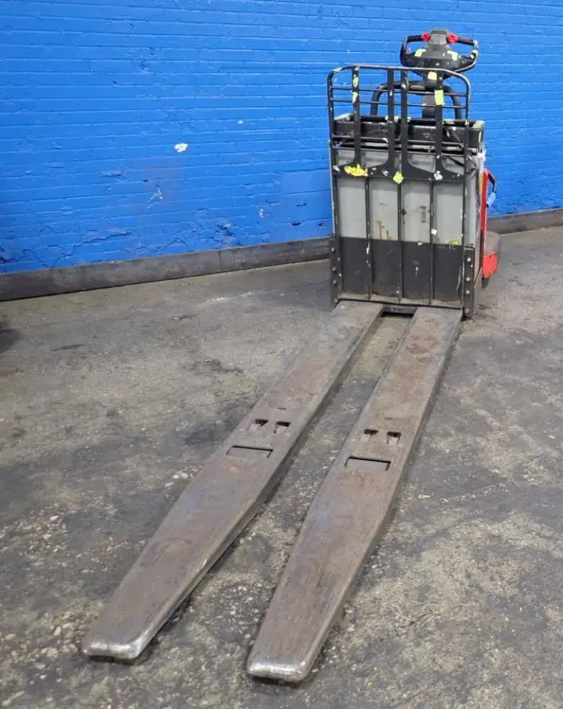 USED THE RAYMOND CORPORATION 8410