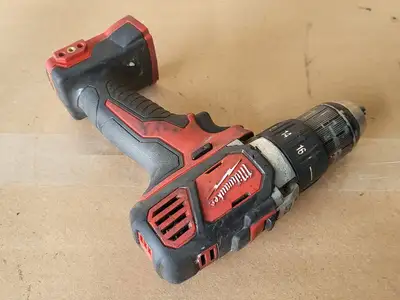 USED MILWAUKEE 2821-20