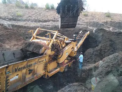 USED 2002 VERMEER 365