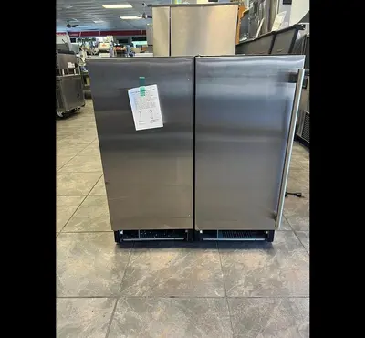 Maxx Ice Premium Indoor Self-Contained Ice Machine, 15”W, 65 lbs, Energy Star, in Stainless SteelMaxx Ice Premium Indoor Self-Contained Ice Machine, 15”W, 65 lbs, Energy Star, in Stainless Steel