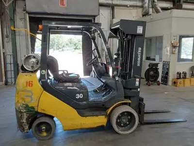 USED 2019 KOMATSU FG30SHT-16