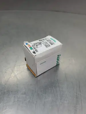 USED Schneider Electric ZB4 BZ105 Contactor Switch Module