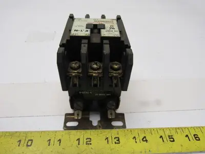 Cutler Hammer C25DND330 Ser A1 30A Contactor 24V Coil 15Hp 600V Lot Of 6