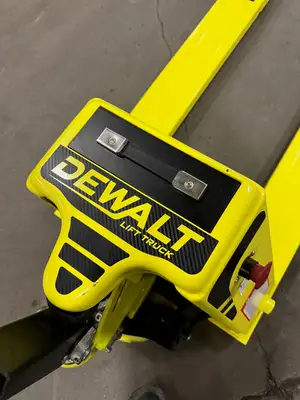 New | in-Stock 2026 DEWALT SERIES 1101 Electric Pallet Trucks New York US | United Lift #1446816